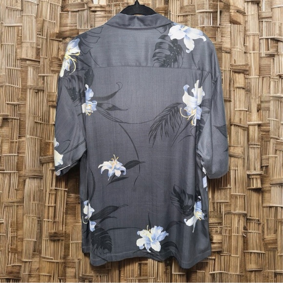 Tommy Bahama 100% Silk Floral Short Sleeve Button Up Shirt, Size M - Picture 2 of 5